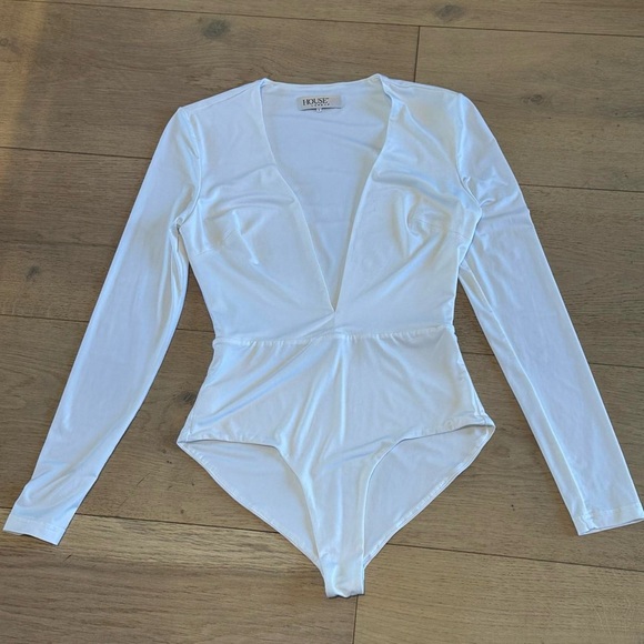 White House of CB plunge bodysuit - Picture 1 of 3